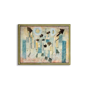 Könnte beinhalten: Abstrakte Malerei, die eine Stadtlandschaft mit geometrischen Formen und Pfeilen in Blautönen, Gelb und Braun darstellt. Das Gemälde ist in Gold gerahmt.