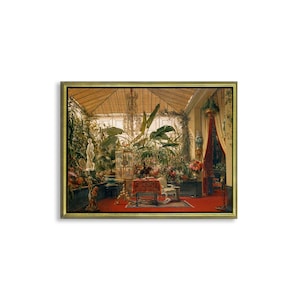 Può includere: Un dipinto di un giardino interno soleggiato con un tappeto rosso, un tavolino e una sedia. La stanza è piena di piante verdi lussureggianti e una statua bianca.