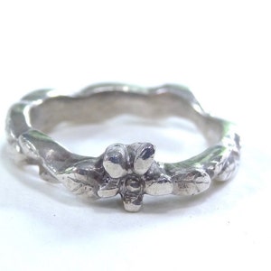 Daisy Ring,Dainty Ring,Silver dainty ring,Minimalist Ring,Tiny Flower Ring,Flower Ring,Vine Ring,Skinny Silver Ring,Stackable, Gift for Her