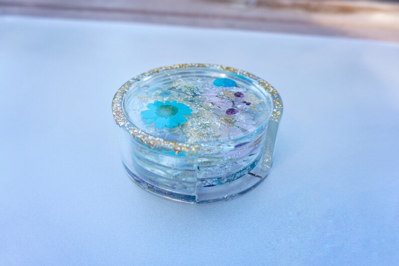 LavenderBlue Pressed-Flowers Clear Resin Round Coasters 5 pieces Holder Set