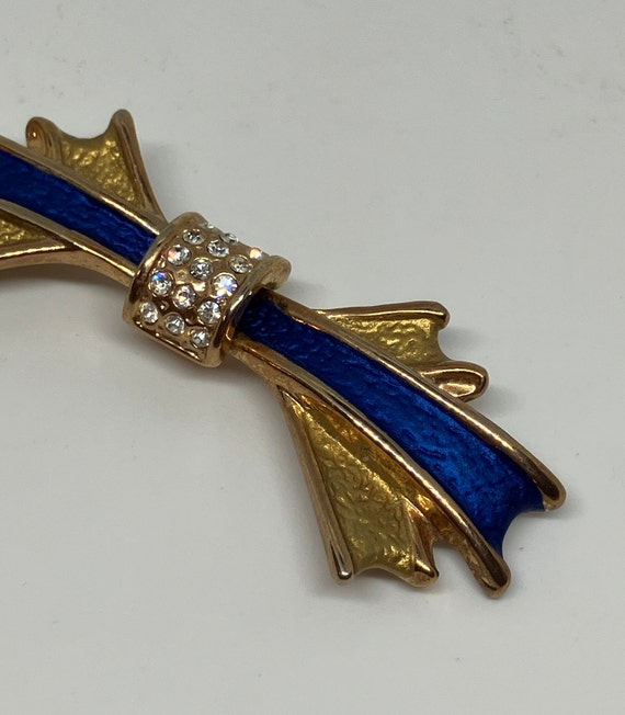 Vintage Gold Tone Bow Brooch With Blue Enamel and… - image 4