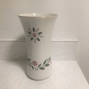 Royal Doulton English Porcelain HOLLY Vase, 21 cm, 1986