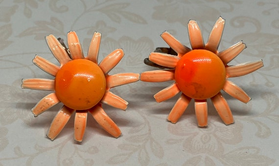 Vintage Orange Daisy Enameled Clip on Earrings; V… - image 4