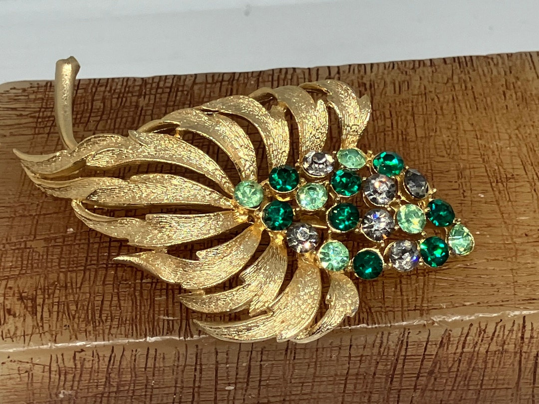 Broche bijou fleur rose avec pierre, acier doré. - Un grand marché