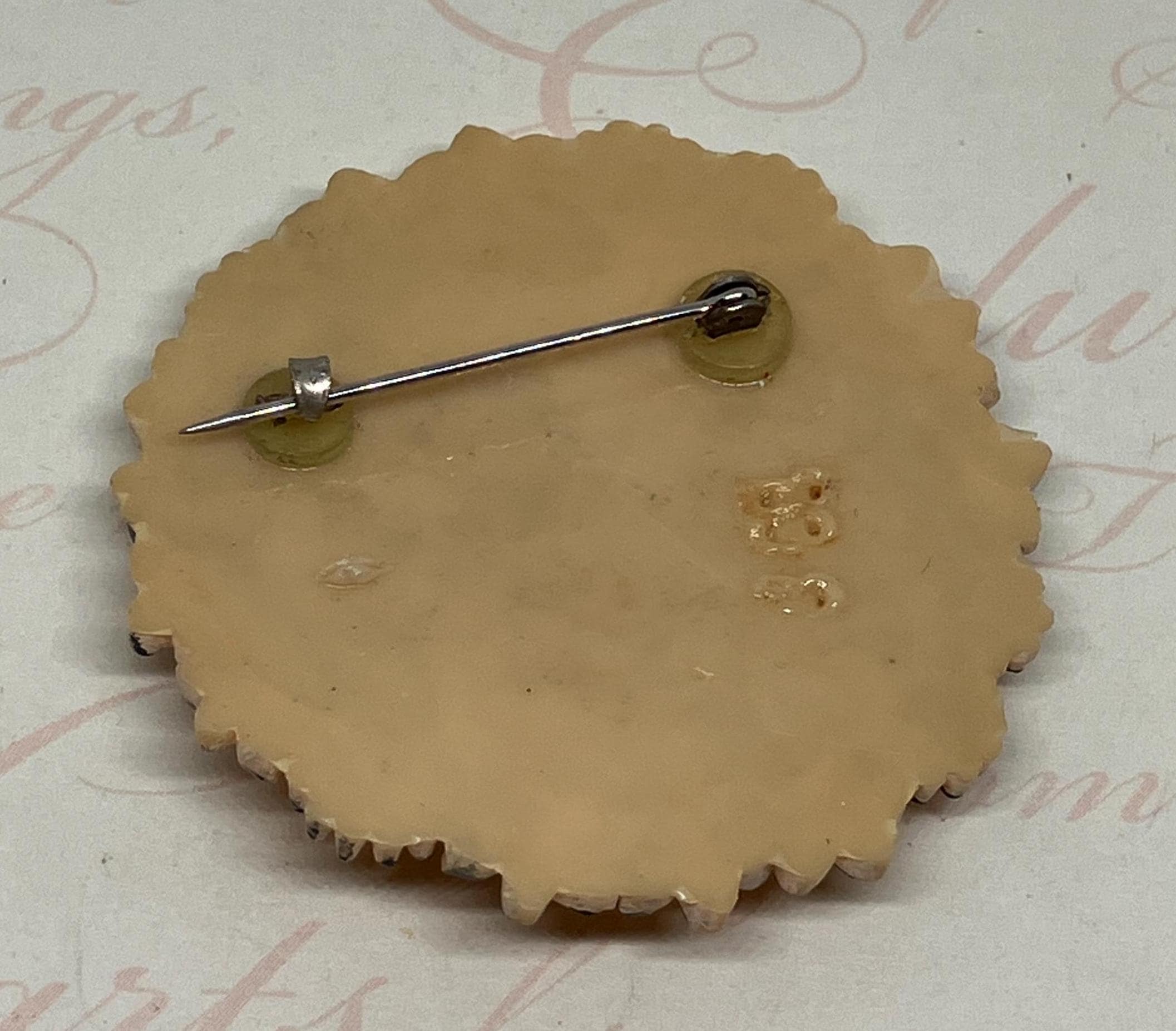 Broche Vintage En Celluloïd - Forme Tambourine - Bon état - Sans Marque