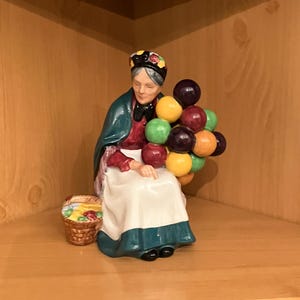 Royal Doulton Original Vintage Porcelain &quot;The Old Balloon Seller&quot; Figurine, HN 1315; Balloon Seller Figurine, England