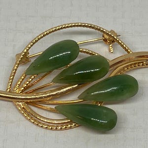 Vintage Gold Tone Jade Flower Brooch; Genuine Polished Jade Pin