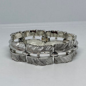 Lisner Signed Vintage Silvertone Textured Link Bracelet, 7 Inches, Mid Century Brushed Silver Tone Bracelet