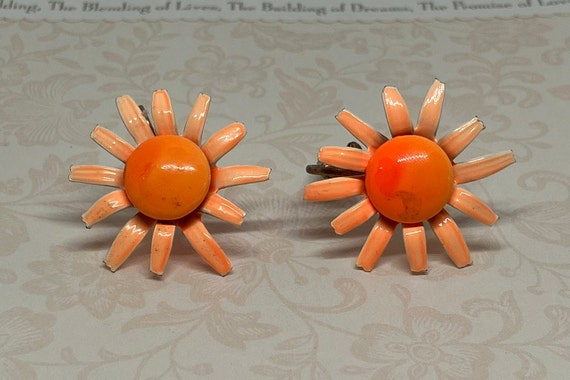 Vintage Orange Daisy Enameled Clip on Earrings; V… - image 3