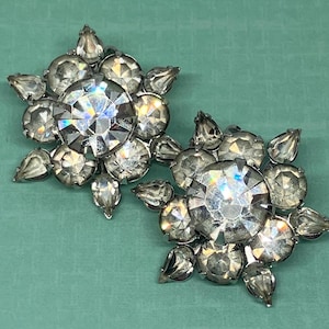 Vintage Sparkling Rhinestone Cluster Clip On Earrings; Silver Tone Riveted Construction Crystal Rhinestone Clip Ons