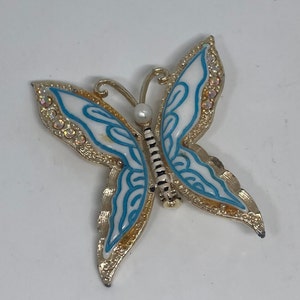 Vintage goldfarbene Schmetterling Brosche; Blaue und weiße Lucite und Strass verzierte Schmetterling Pin, 6 1/4 Zoll