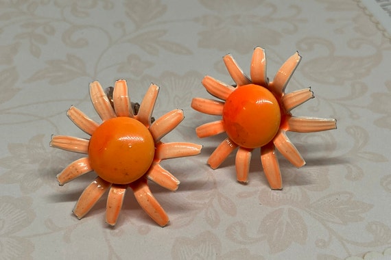 Vintage Orange Daisy Enameled Clip on Earrings; V… - image 1