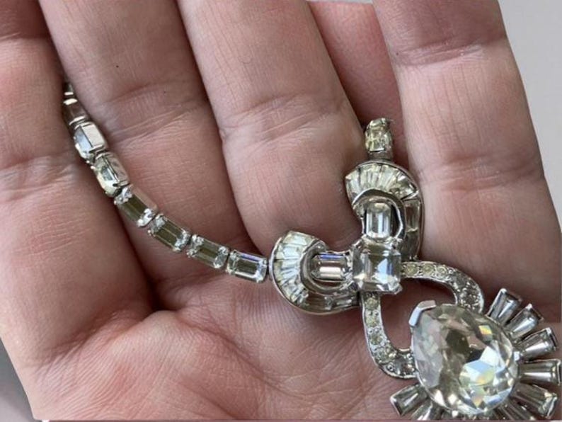 Parure di gioielli in cristallo e strass firmata dai fratelli MAZER, collana, spilla e braccialetto di metà secolo; RARO set di gioielli da collezione firmato dal designer immagine 5