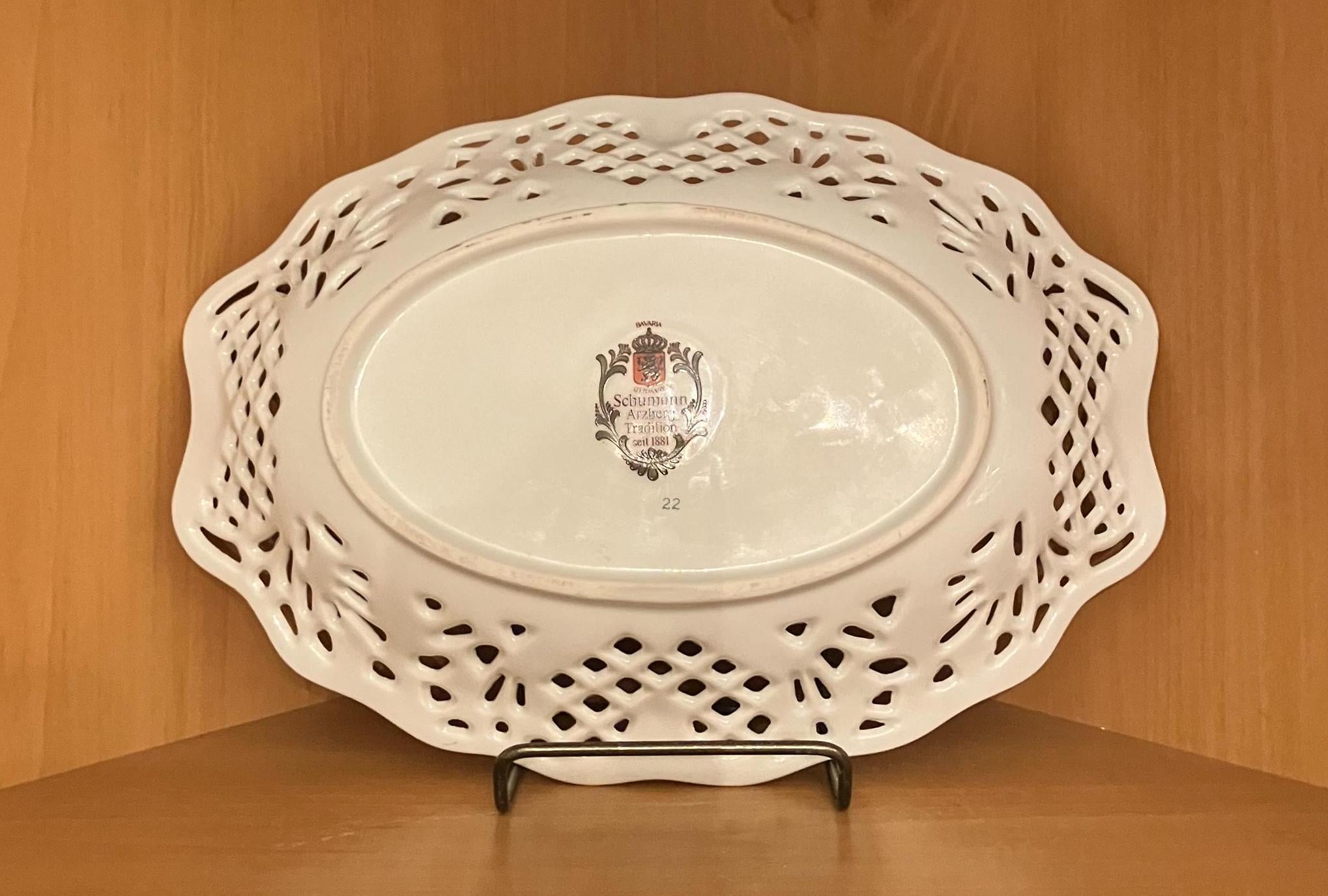 シューマンアルツベルグ　飾り皿　プレート　SCHUMANN ARZBERG Bavaria Schumann Arzberg Boys Eating Fruit Plate Germany 11 3/4