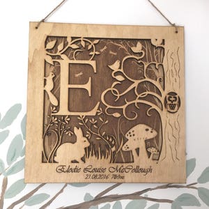 Nuevo bebé personalizado vivero recuerdo carta marco - Woodland personalizado bautizo bautismo bebé ceremonia de nombramiento de madera nuevo regalo del bebé