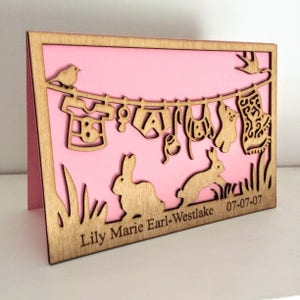 Carte personnalisée pour nouveau-né - Carte de voeux en bois gravée pour une baby shower ou une naissance personnalisée Baptême Baptême