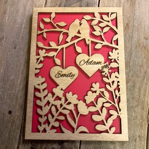 Recuerdo personalizado de la tarjeta del día de San Valentín o del aniversario de boda de madera