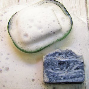 Men&#39;s soap with activated charcoal
