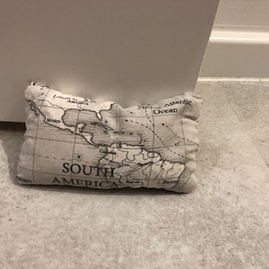 Tope de puerta con mapa exclusivo