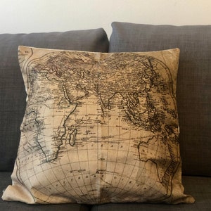 Vintage wereldkaart kussenhoes. Woondecoratie. Inwijdingsfeest. Cadeau