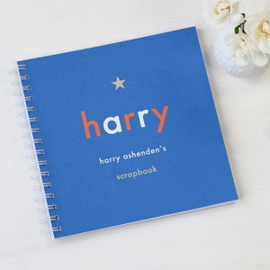 Libro de recuerdos o álbum de recortes personalizado con el nombre del niño