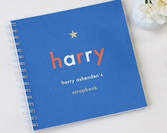 Libro de recuerdos o álbum de recortes personalizado con el nombre del niño