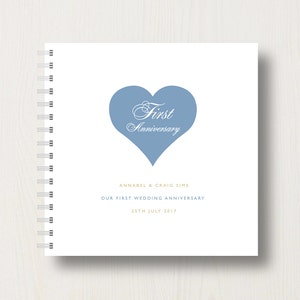 Álbum o libro de recuerdos de corazón personalizado del primer aniversario