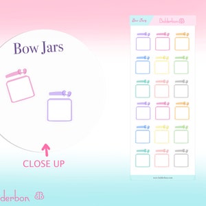 Puede incluir: Una hoja de pegatinas para planificador con tarros cuadrados con lazos en colores pastel. Las pegatinas son rosas, azules, amarillas y verdes. También se ve el texto "Bow Jars" y "Close Up".