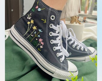 Beige Schuhe gestickt,Converse Chuck Taylor 1970er,Converse kleine Blume / kleine Blume Stickerei