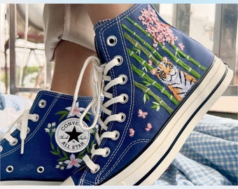 Converse bestickte Schuhe, Converse Chuck Taylor 1970er Jahre, Converse individuelle kleine Blume / kleine Blumenstickerei