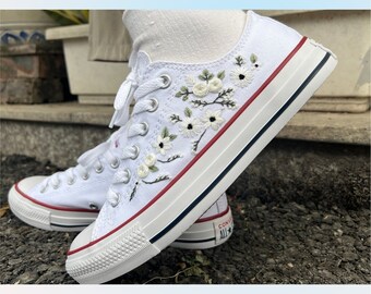 Chaussures brodées Converse personnalisées, Chuck Taylor Converse des années 1970, Broderie petite fleur/petite fleur Converse personnalisée