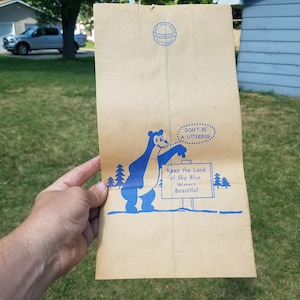 Vintage 1970&#39;s NOS Hamms Hamm&#39;s Beer Bear Litterbug Sack Bag Land of Sky Blue Waters Sign