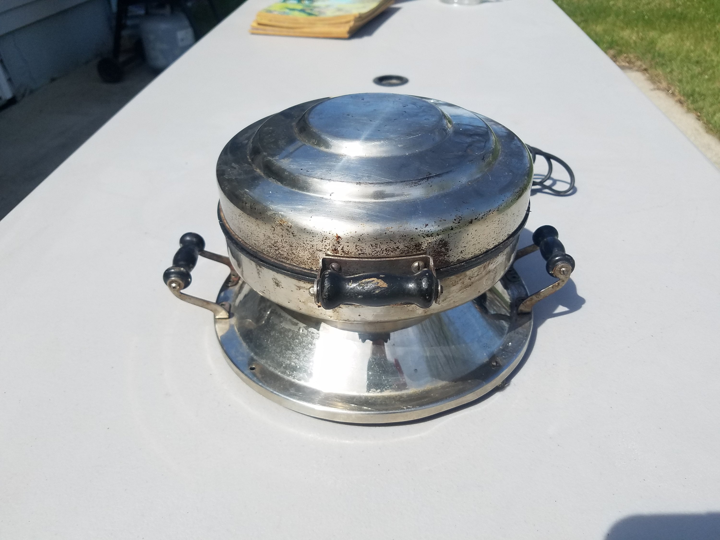 dominion waffle maker