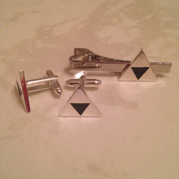 Legend Of Zelda Triforce Tie Clip & Cufflinks Set Legend Of Zelda Triforce Tie Clip & Cufflinks Set