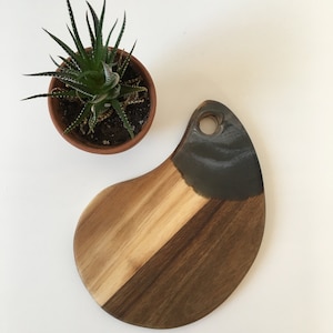 Charcuterie board / Cheese Board - Mini Resin Teardrop Black and White Hosting Charcuterie Platter