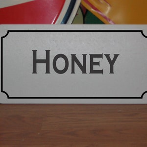 HONEY Metalowy znak do lokalnej kuchni, restauracji, wystroju, food trucka, przyczepy koncesyjnej, stojaka, wózka, sklepu spożywczego, targu rolnego