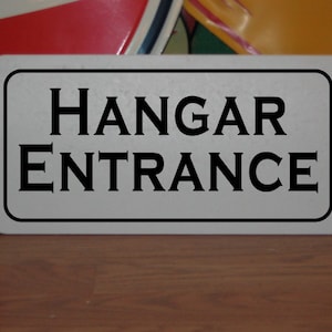 HANGAR ENTRANCE Cartello in metallo per aeroporto aereo