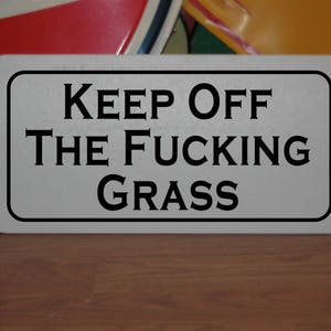 KEEP OFF The F@%king GRASS Plaque en métal 4 Funny Golf ou Smoke Shop