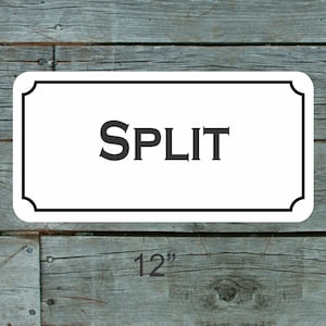 Puede incluir: Un letrero blanco con borde negro y la palabra "SPLIT" en letras negras. El letrero mide 30,48 cm de ancho y 15,24 cm de alto.