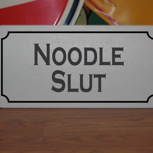 Noodle Slut Metalowy Znak Restauracja Food Truck Kuchnia