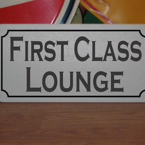 Cartello in metallo per lounge di prima classe per hangar per aerei, fattoria, ranch