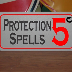 Letrero de metal de 5 centavos con HECHIZOS DE PROTECCIÓN para decoración de cocina de magia física y gótica de brujas malvadas