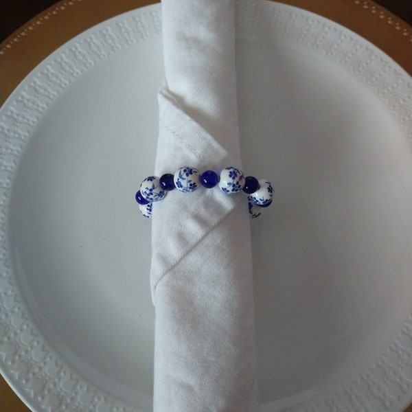 Set of 4 Blue and White Chinoiserie Napkin Rings,Blue and White Flower Napkin Rings,Blue and White Napkin Rings,Beaded Napkin Rings