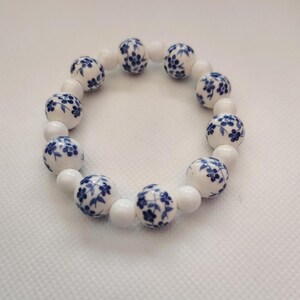 Blue and White Chinoiserie Bracelet, Blue and White Floral Bracelet, Chinoiserie Beaded Bracelet, Beaded Bracelets