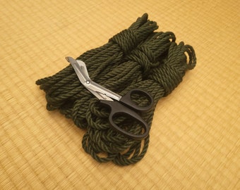 Shibari Rope. 1 ply 'Forest Green - Fully treated' Tossa Jute Rope. 8 meter (26ft) Vegan-friendly handmade bondage rope.
