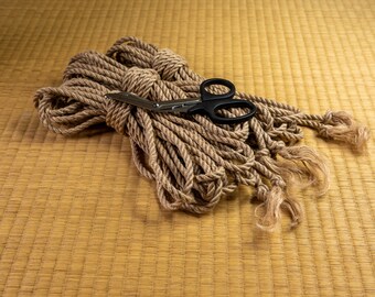 1 ply 'Natural- Fully treated' Tossa Jute Rope for Shibari. 8 meter (26ft) Vegan-friendly handmade bondage rope.