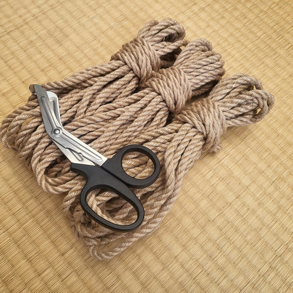 Corda Shibari. 'Naturale - Completamente trattato' realizzato in monostrato di iuta tossa. Fatto a mano per vegani per bondage. Disponibili varie lunghezze.