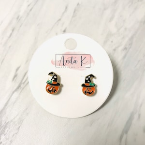 Enamel Pumpkin Wearing a Witch’s Hat