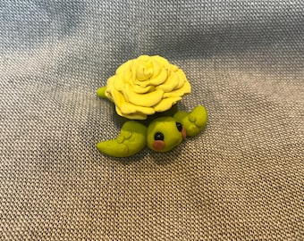 Floral shy turtle