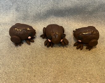 Mini dark chocolate frogs
